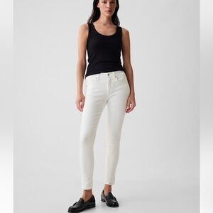 NWT GAP white True skinny jeans 31/12